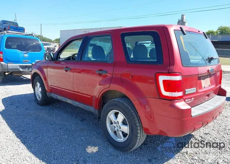 2011 Ford Escape Xls z USA, uszkodzony, nr VIN 1FMCU0C79BKA80170